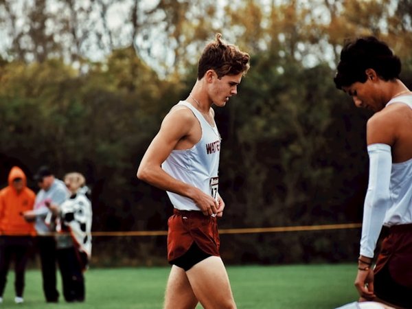 How can UK combat sports coaches effectively monitor athlete performance during training sessions?